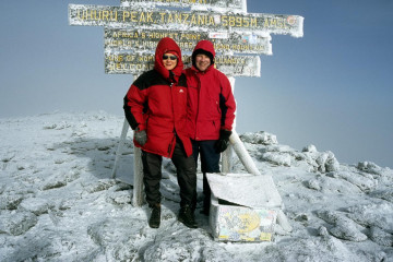 Rosmarie und Michael am Uhuru Peak, 5895 m hoch