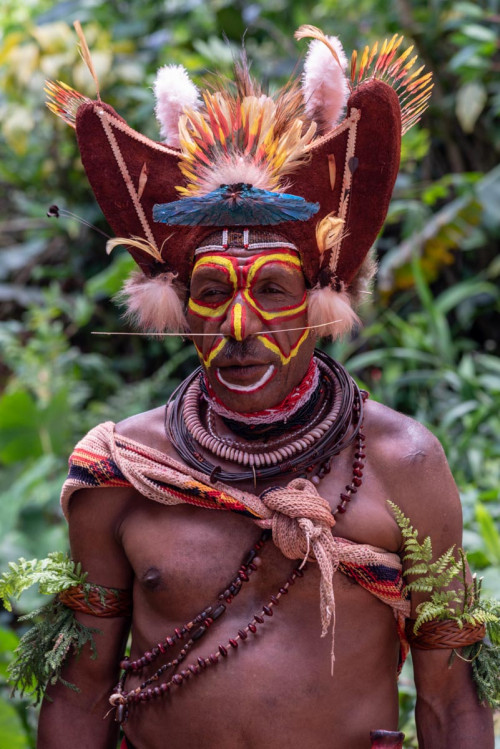 Huli mit Zeremonialperücke