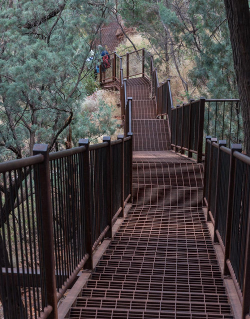 es geht steil hinunter (und hinauf)