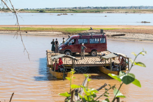 Fähre am Tsiribihinafluss