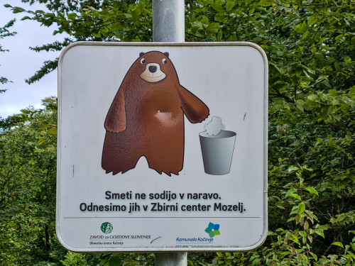 Müll gehört nicht in den Wald!