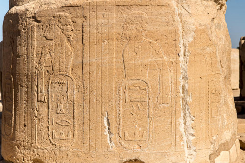 Die gezackte Kartusche stellt eine Region dar