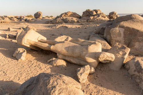 Unfertige Statue von Taharqa