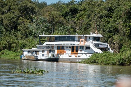 Hausboot am Rio Sao Lorenzo