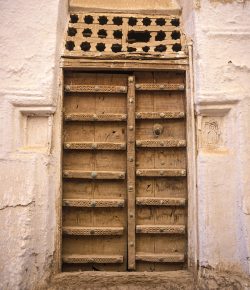 Geschnitzte Holztür in Shibam
