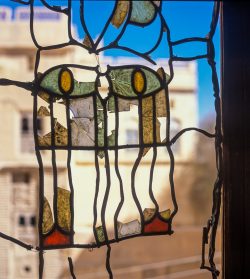 Al Kaff Palast, Tarim, Reste eines Jugendstifensters