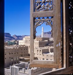 Al Kaff Palast, Blick aus Fenster auf Minarett
