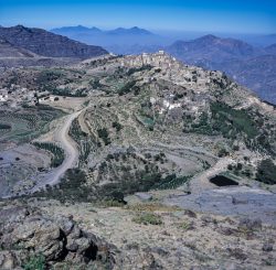 Blick auf ein Bergdorf
