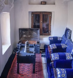 Felsenpalast Dar al-Hajar, Mafraj (Männerraum)