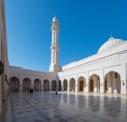 Sultan Qaboos Moschee, Innenhof