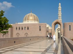 Zugang zur Sultan Qaboos Moschee