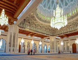 Großer Gebetsraum der Sultan Qaboos Moschee