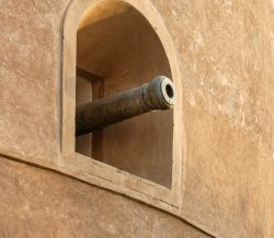 Fort Al Hazm, Kanone