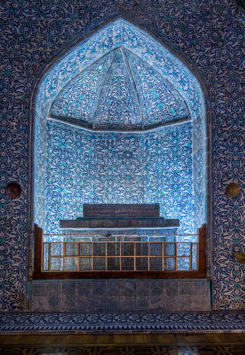 Pahlavon Mahmud Mausoleum