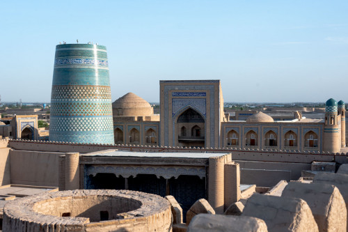 Kalta Minor, Amin Khan Medrese