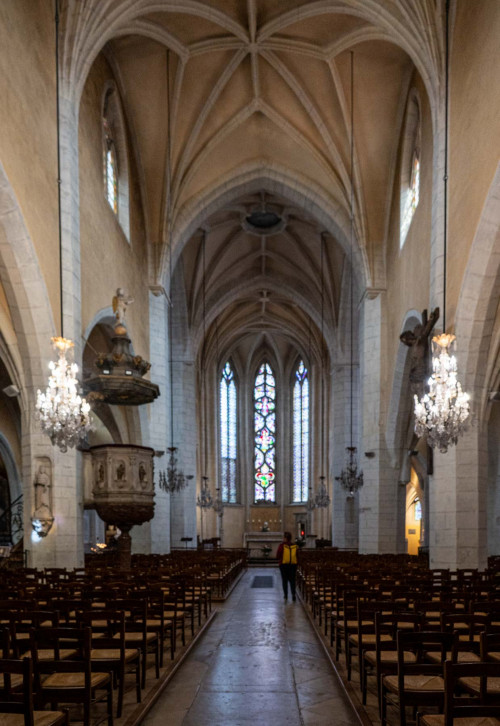 Innenraum der Basilika Nôtre Dame in Gray