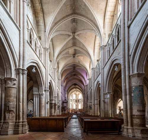 Innenraum der Kirche Nôtre Dame, 13. - 14. Jh.