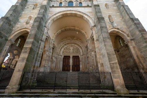 Nartex mit Typanon, Kathedrale St. Lazare, Autun