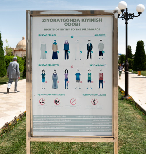 Abdulhalik Mausuleum, Kleiderordnung für religiöse Stätten