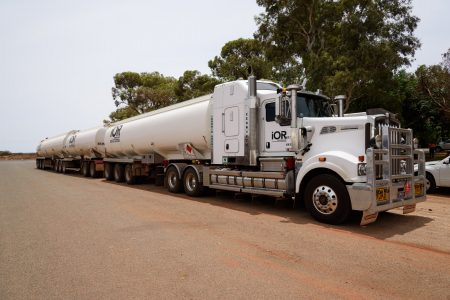 "Roadtrain", ein bis zu 54m langer LKWzug