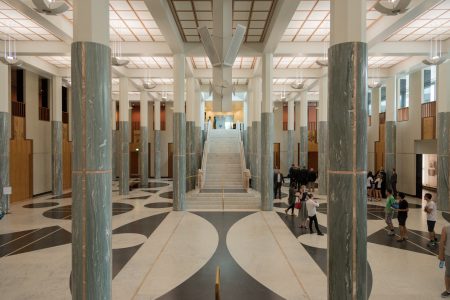 Große Säulenhalle im Parlament