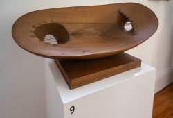 "Landscape Sculpture", 1944 (Ulmenholz, mit Saiten bespannt)