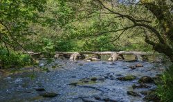 Tarr Bridge (eine Clapperbridge = Steinplattenbrücke)
