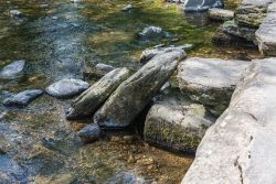 Tarr Bridge - die schräg gestellten Steinplatten lenken reißendes Wasser ab