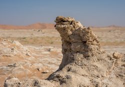 Gips-Sand(?)formationen auf ehemaligem Seeboden