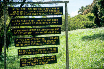 Warnung am Beginn der Route